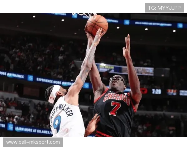 公牛团队内线拦截为队伍带来宝贵机会