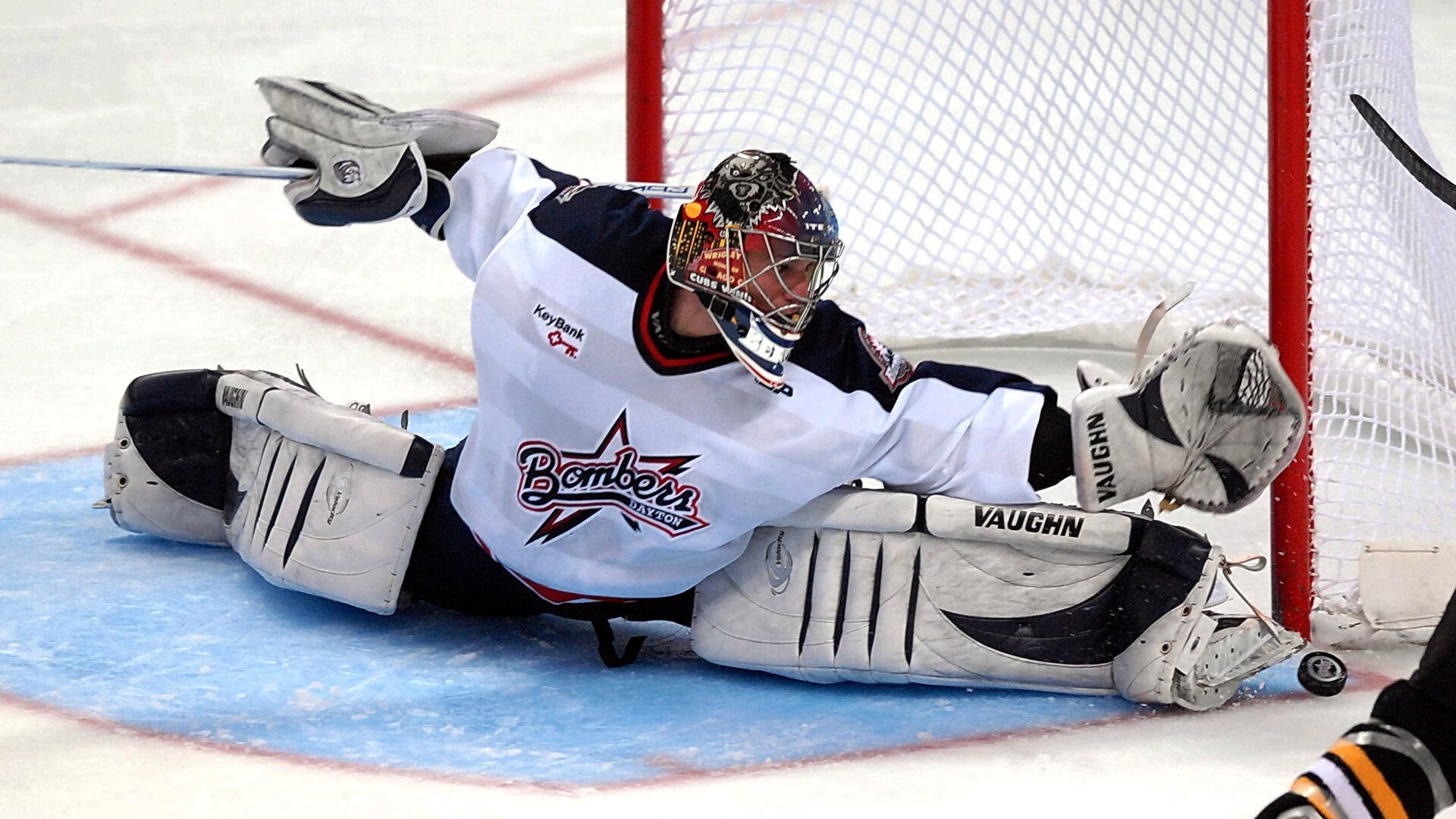 “水上救生：三叉湖游泳馆考验勇气与技巧的极限时刻”