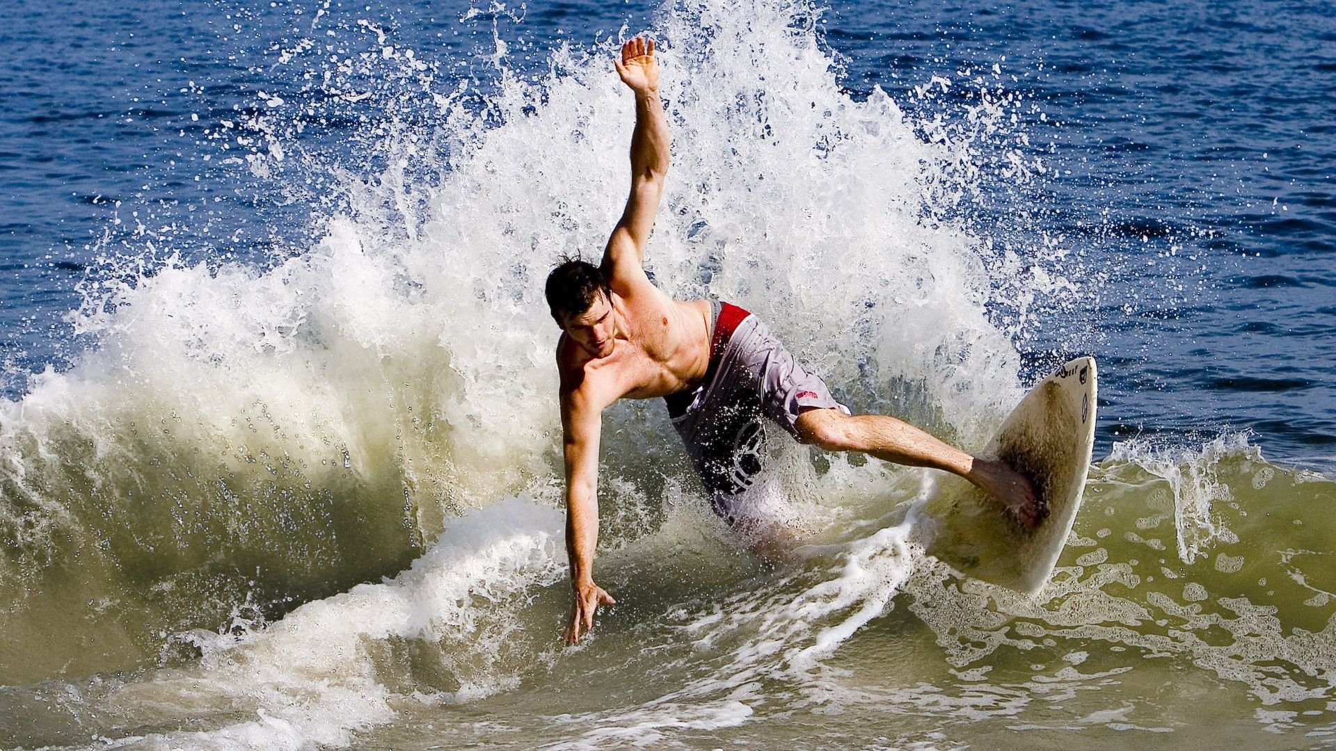 多位选手在自由式跳水项目突破个人最佳，自由跳是什么