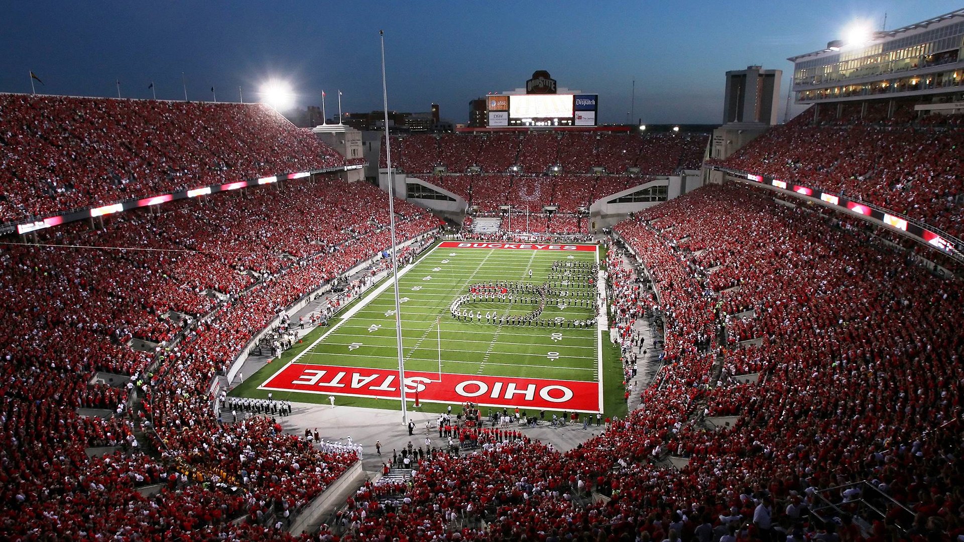 老鹰主场观众爆满气氛热烈,老鹰队视频